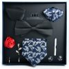 Set elegant 8 piese, MENZ®, model Gift, cravata, ac cravata, papion, 2 batiste, butoni, ornamente rever, bleumarin/gri