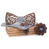 Set papion barbatesc elegant din lemn MENZ®, model Elegant Wood, cu batista galbena, butoni si brosa, intr-o cutie de lemn, cadoul ideal pentru nunta, aniversare sau ocazii speciale, gri