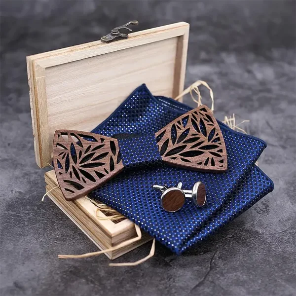 Set papion barbatesc elegant din lemn MENZ®, model Elegant Wood, cu batista galbena, butoni si brosa, intr-o cutie de lemn, cadoul ideal pentru nunta, aniversare sau ocazii speciale, bleumarin - imagine 3