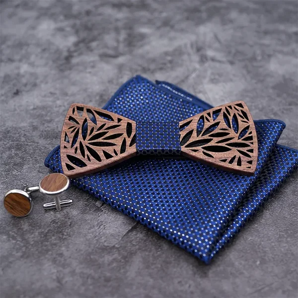Set papion barbatesc elegant din lemn MENZ®, model Elegant Wood, cu batista galbena, butoni si brosa, intr-o cutie de lemn, cadoul ideal pentru nunta, aniversare sau ocazii speciale, bleumarin - imagine 4